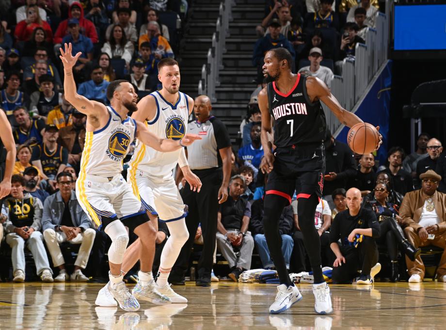 B体育官方入口-杜兰特31+8+8库里复出29分错失绝杀 火箭1分险胜勇士