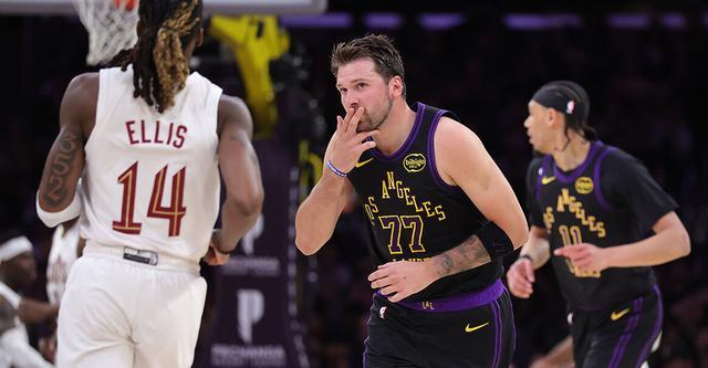 B体育官方入口-东契奇复出42+12喜迎15000分里程碑 湖人主场轻取骑士